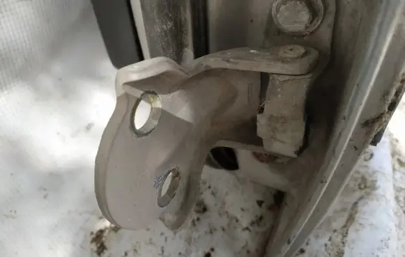 Volvo S40, V40 Rear door lower hinge