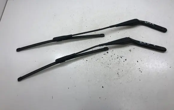 BMW 1 E81 E87 Front wiper blade arm 7169972 61617169972 7169971