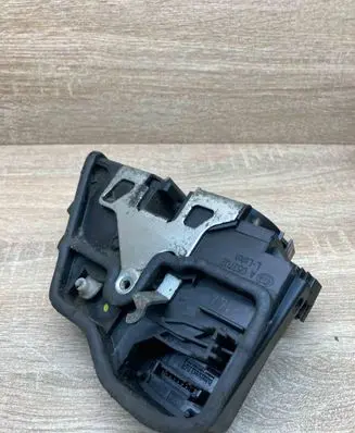 BMW 5 E60 E61 Front door lock 7202144 A053702