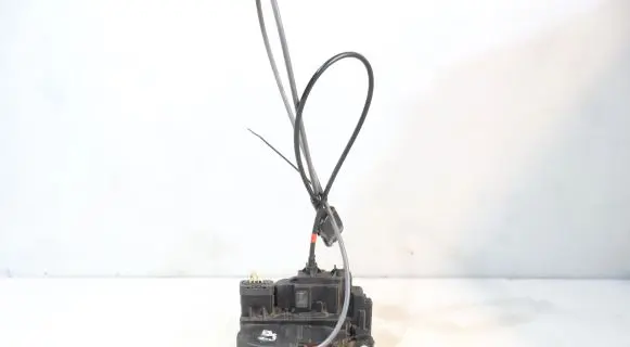 Nissan Note (E11) Front door lock