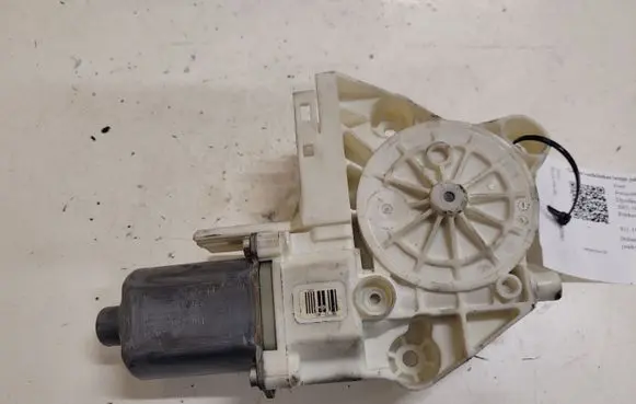 Ford Focus Rear door window regulator motor 0130822216 4M5T14553 995209101