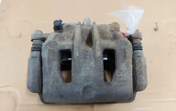 KIA Sorento Front brake caliper