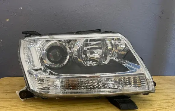 Suzuki Grand Vitara II Headlight/headlamp W3T15971 10059088 1059079
