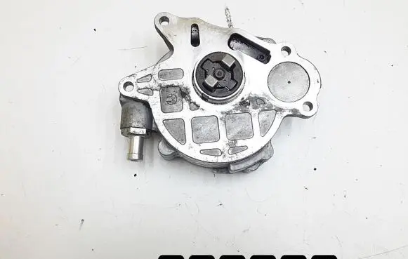 Volkswagen PASSAT B7 Vacuum pump 03L145100F