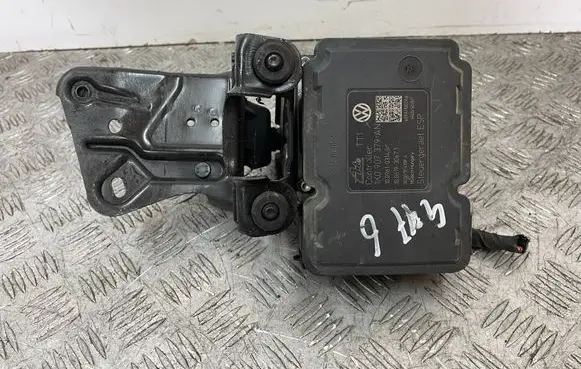 Volkswagen Golf VI ABS Pump 1K0907379AN 1K0614517BJ