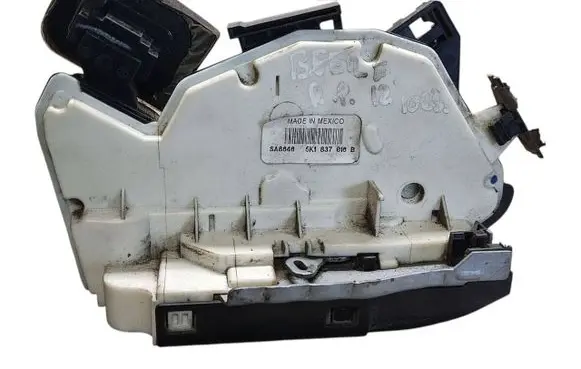 Volkswagen Beetle A5 Front door lock 5K1837016B