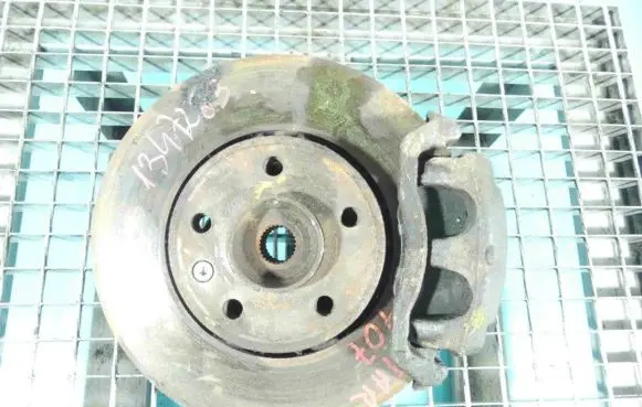 Front wheel hub spindle knuckle