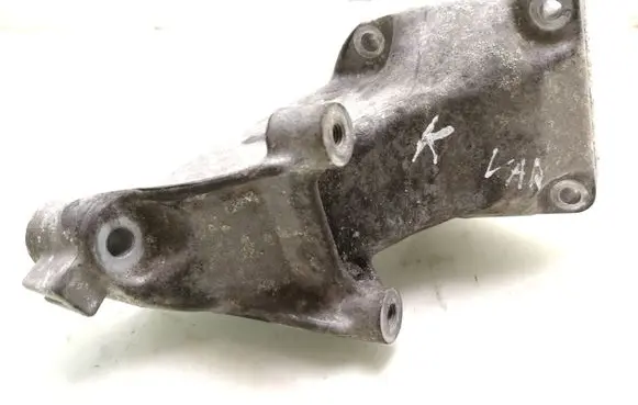 Mercedes-Benz C W203 Engine mounting bracket A6112230704