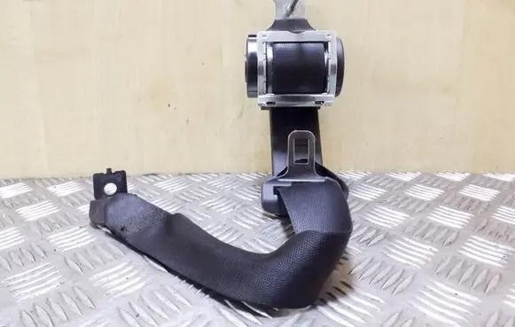 Opel Astra H Front seatbelt 13242310 604515000