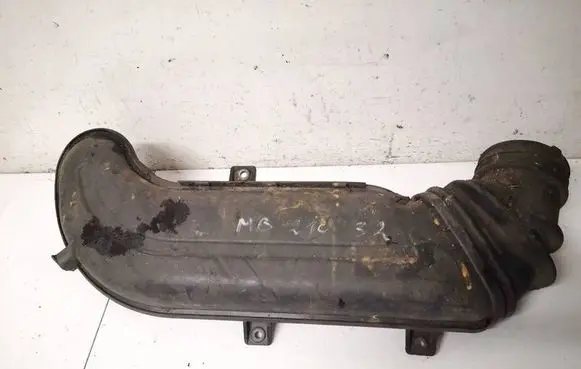 Mercedes-Benz C W202 Air intake hose/pipe a1041413404