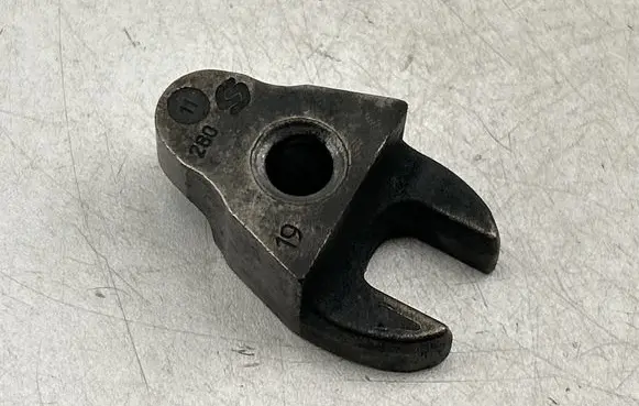 Ford Mondeo MK IV Fuel Injector clamp holder 