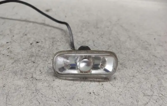 Audi A6 S6 C6 4F Front fender indicator light