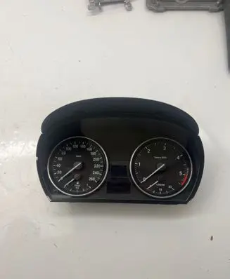 BMW X1 E84 Speedometer (instrument cluster) 9242371 14369510