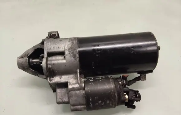 Volkswagen PASSAT B5 Starter motor 068911024G