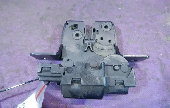 Renault Megane II Tailgate/trunk/boot lock/catch/latch 8200947699
