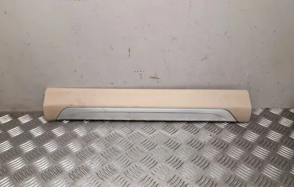 Other sill/pillar trim element