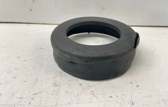 Mercedes-Benz W123 Rear coil spring rubber mount A1233211384 1233211384 32172