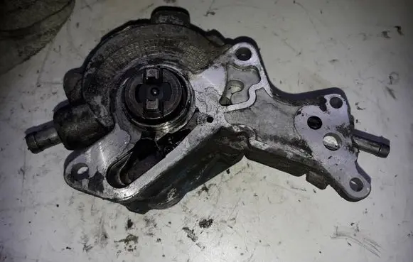 Audi A4 S4 B6 8E 8H Fuel injection high pressure pump