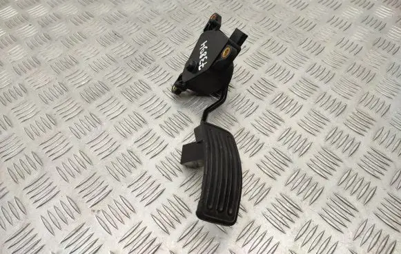 Nissan Qashqai Accelerator throttle pedal