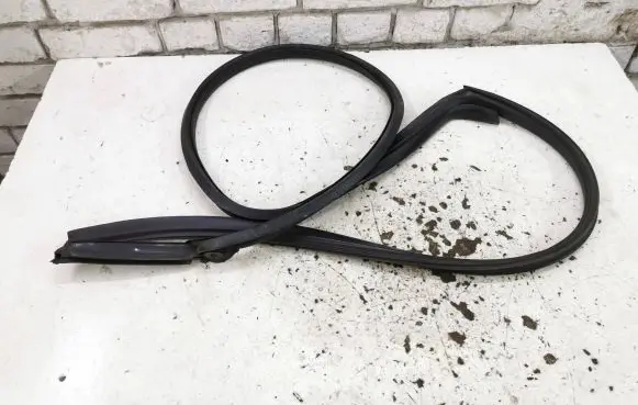 Audi TT Mk1 Front door rubber seal 