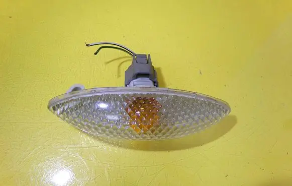 Toyota Yaris Front fender indicator light 