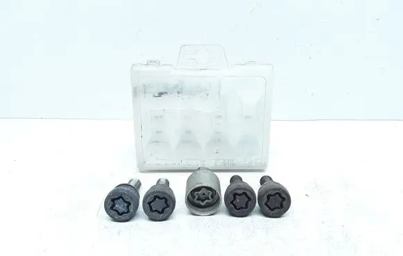 Renault Captur Anti-theft wheel nuts and lock 