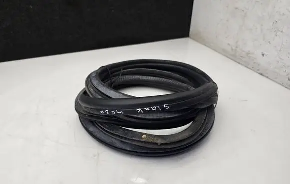 Mercedes-Benz Sprinter W906 Rubber seal sliding door (on door)
