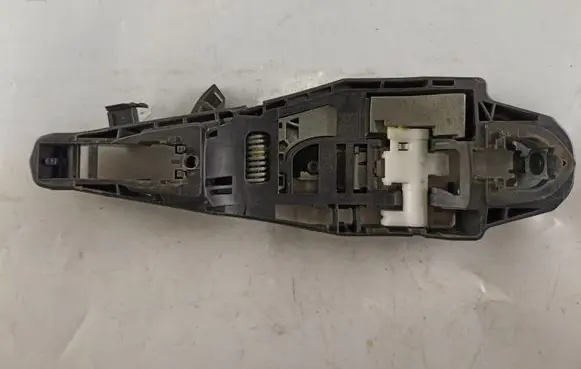 Rear door exterior handle/bracket