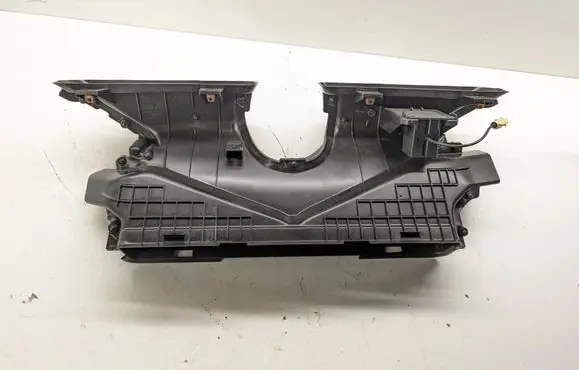Chevrolet Tahoe Cabin air duct channel 84692397