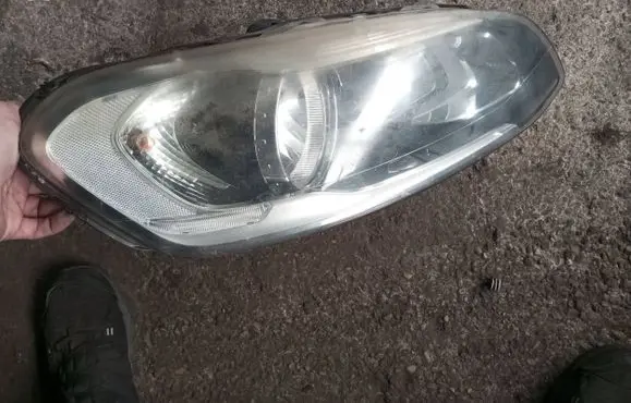 Volvo XC60 Headlight/headlamp 31358112