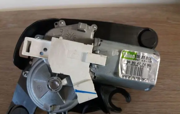 Peugeot 5008 Rear window wiper motor 9680477480
