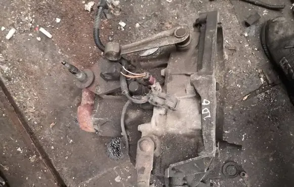 Peugeot 206 Manual 5 speed gearbox 20CP81