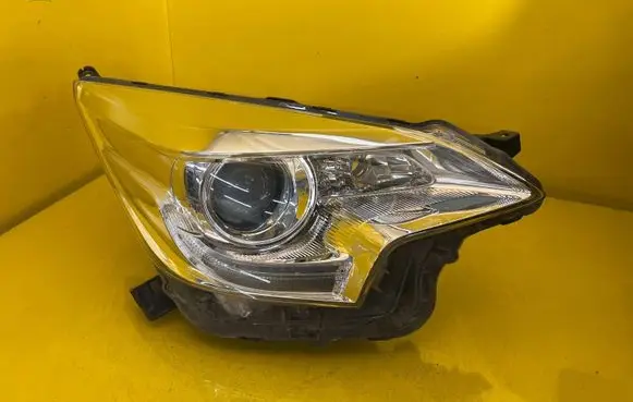 Toyota Verso Headlight/headlamp 81110-52K00