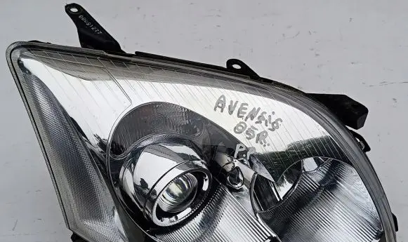 Toyota Avensis T250 Headlight/headlamp