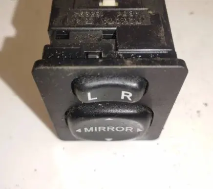 Wing mirror switch