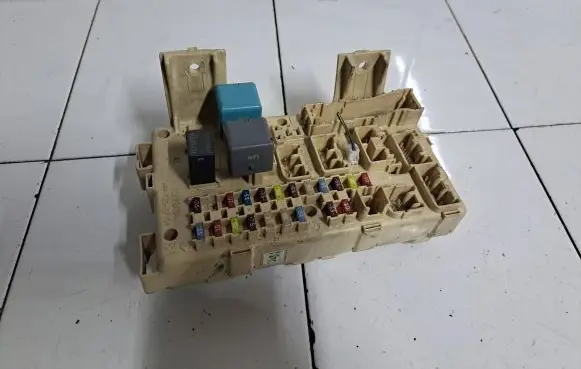 Toyota Avensis T250 Fuse box set 8264105070 5090714224 07031310304103