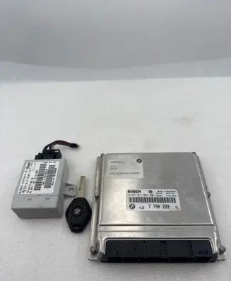 BMW 5 E39 Engine ECU kit and lock set 7790220 0281011257