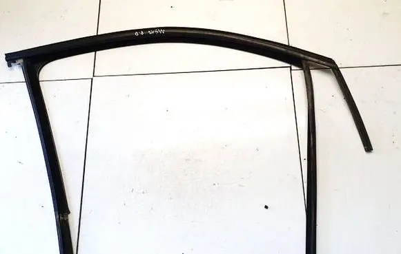 Volkswagen Touran I Rubber seal front coupe door