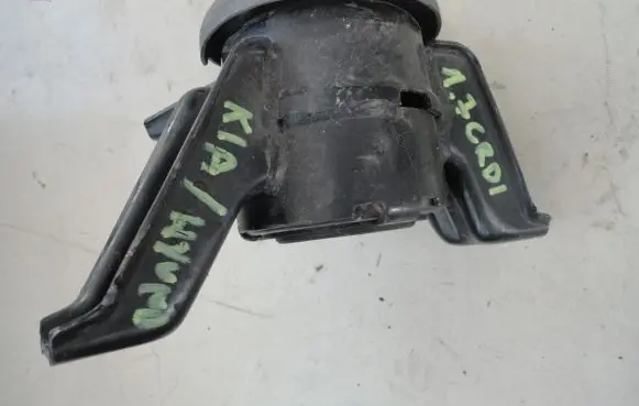 KIA Sportage Engine mount bracket 21815D9100