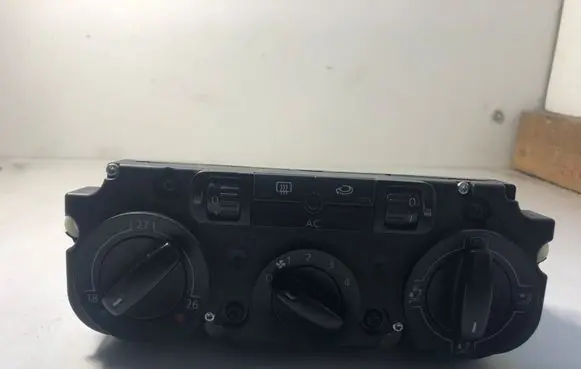Volkswagen Touran I Climate control unit