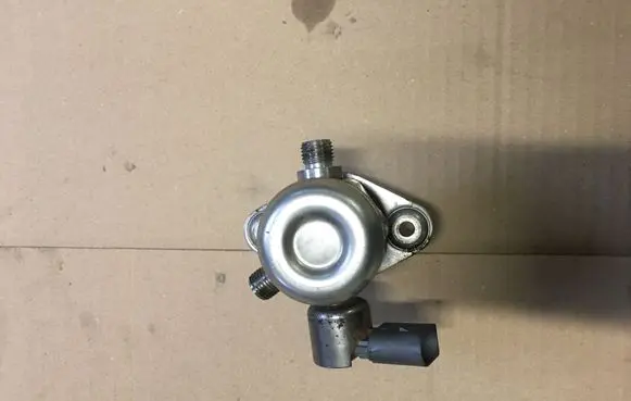 BMW 7 F01 F02 F03 F04 Fuel injection high pressure pump 0261520144 13517595339 7595339