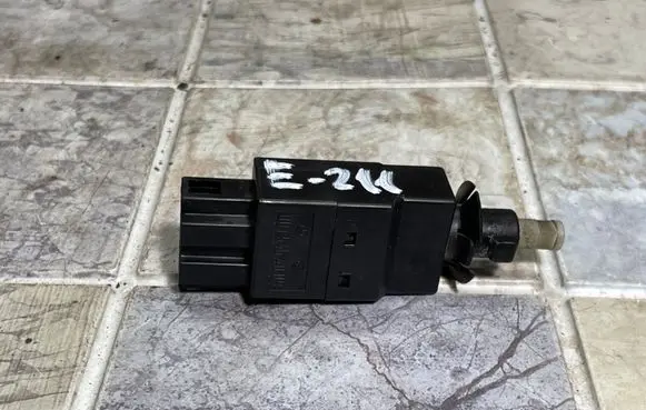 Mercedes-Benz E W211 Brake pedal sensor switch 0015454009