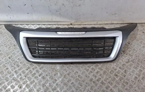 Peugeot Boxer Front bumper upper radiator grill 1314847070