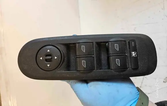 Ford Galaxy Electric window control switch 6M2T14A132AE 03072006 B0307610526
