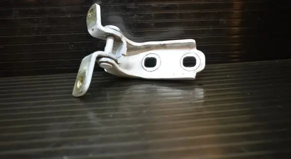 Opel Mokka Rear door lower hinge