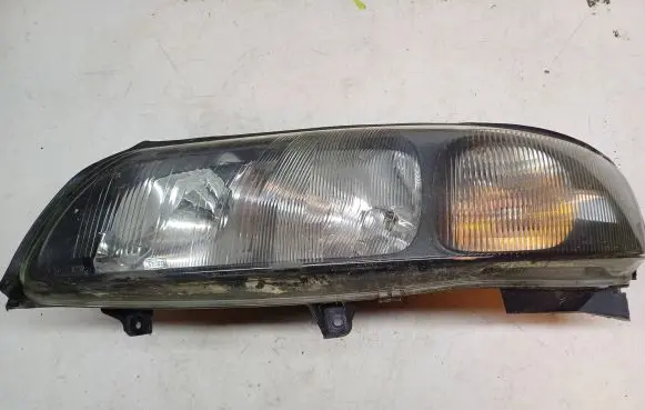 Volvo V70 Headlight/headlamp 8693547 89007897