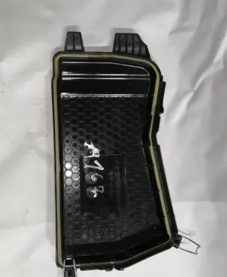 Mercedes-Benz E W211 Fuse box cover 2125400082