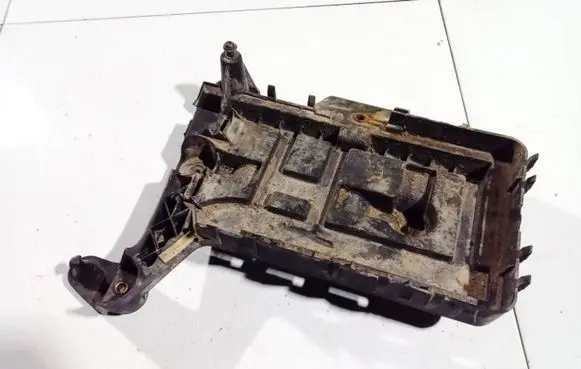 Volkswagen Touran I Battery box tray 1k0915333
