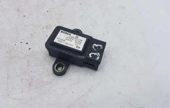 BMW 5 E39 ESP acceleration yaw rate sensor 6753694 0265005248