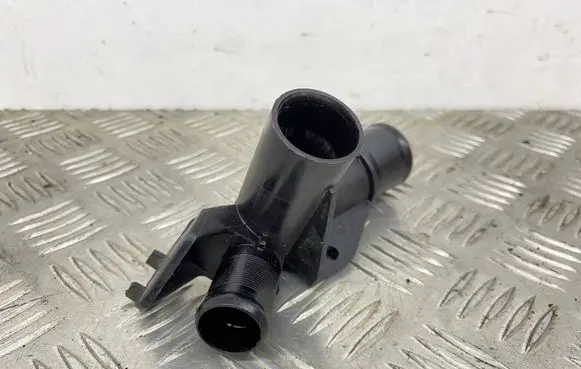 Peugeot 208 Engine coolant pipe/hose 9684589080